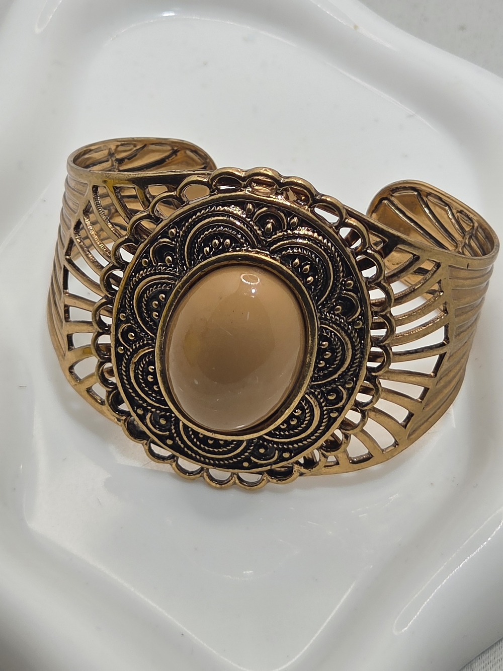 Vintage Antique Brass Filigree Faux Amber Cabochon Statement Cuff Bracelet 🤎✨